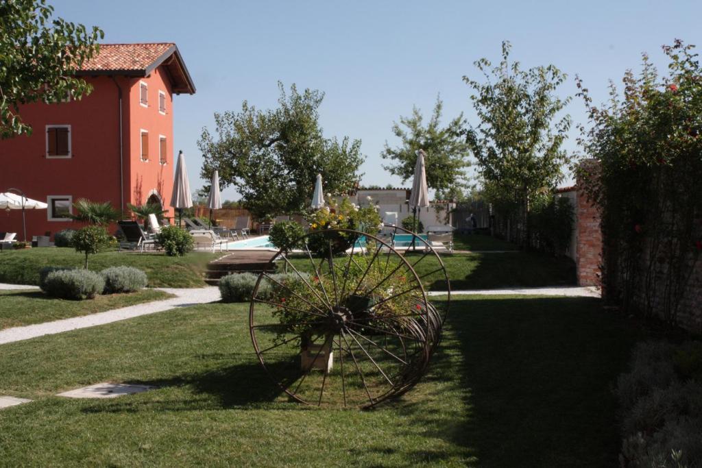 Hotel & Wellness Antico Borgo Torricella San Vito al Tagliamento Exterior photo