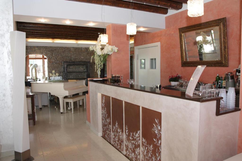 Hotel & Wellness Antico Borgo Torricella San Vito al Tagliamento Exterior photo