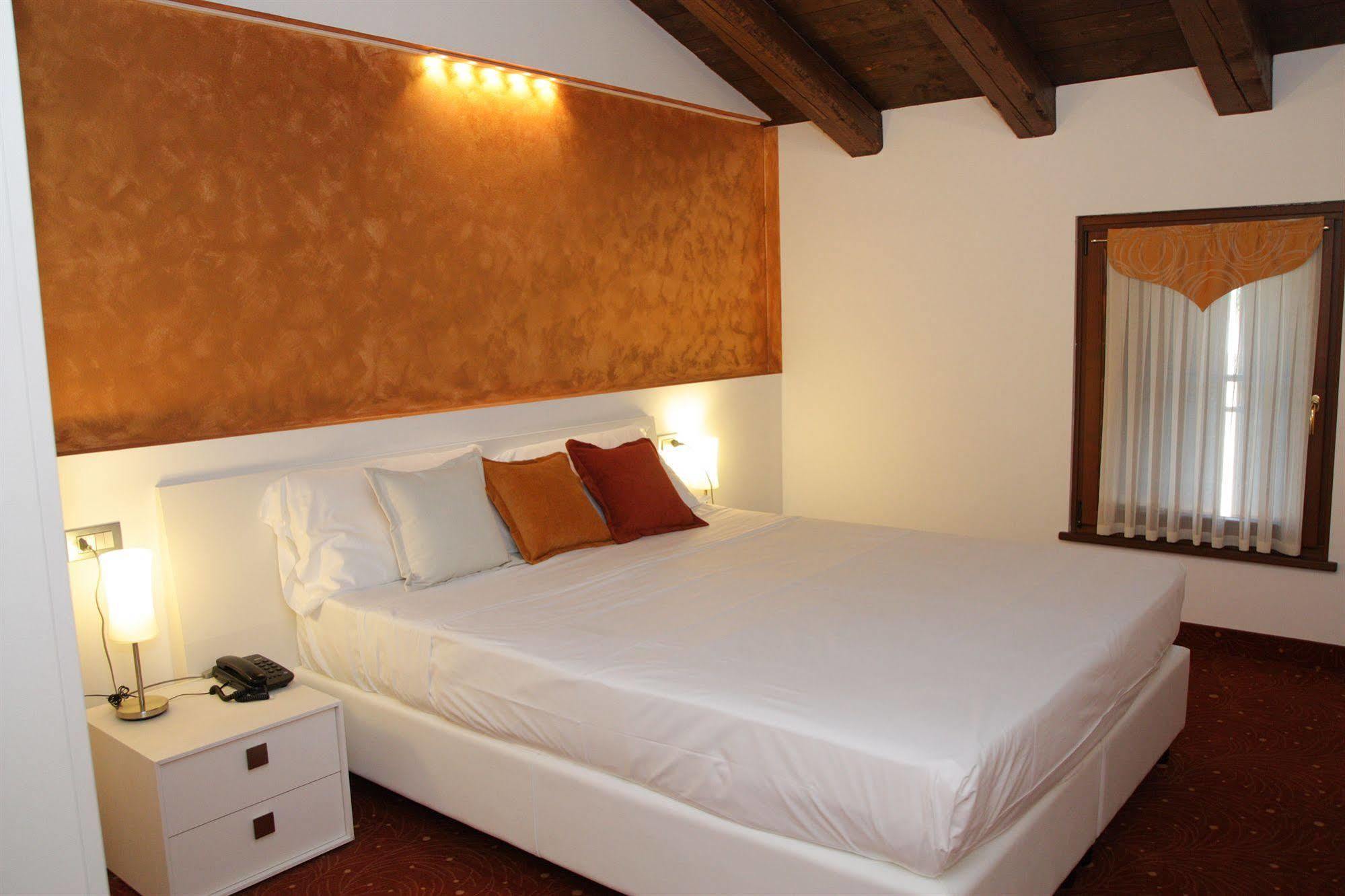 Hotel & Wellness Antico Borgo Torricella San Vito al Tagliamento Exterior photo
